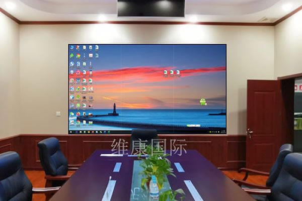 大型會(huì)議室使用無縫拼接屏好還是投影機(jī)好？