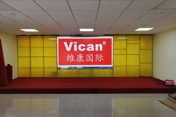 投影儀和拼接屏有什么區(qū)別，優(yōu)缺點(diǎn)有哪些