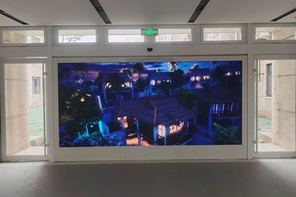 酒店使用LED顯示屏好，還是液晶拼接屏好？
